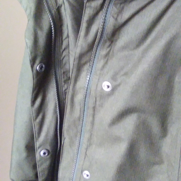 Columbia Alpine Escape Down Parka Waterproof  EUC Med brown/green colour! - Picture 12 of 13